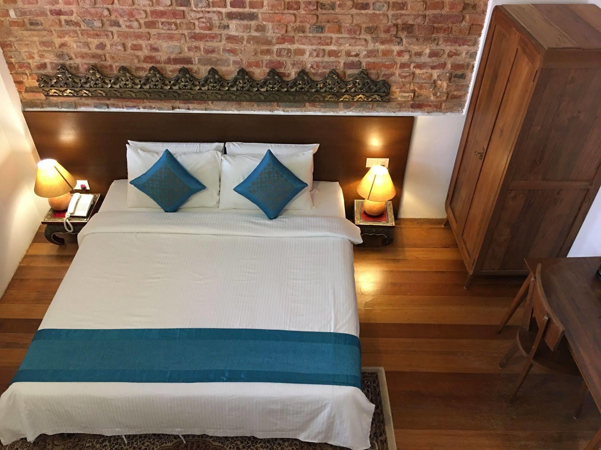Sweet Cili Boutique Hotel George Town Exterior foto